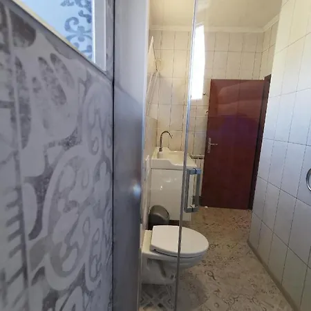 Lili Flora Apartman Zára