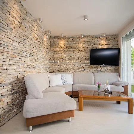 Lili Flora Apartman Zára
