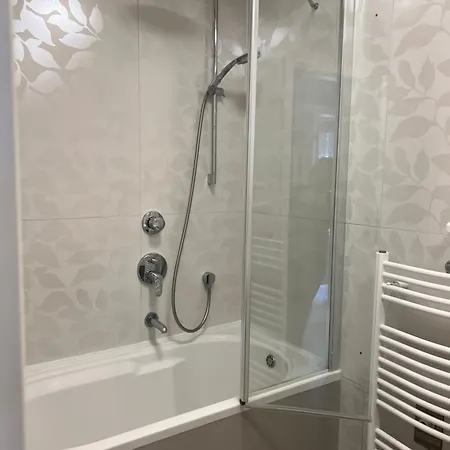 Apartament Lili Flora *