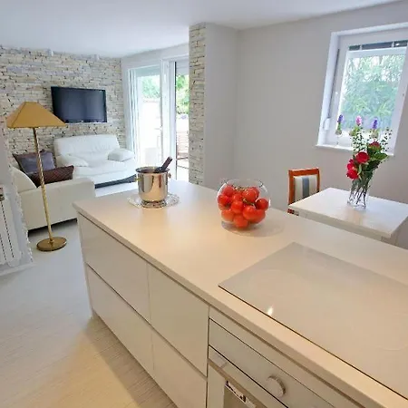 Apartament Lili Flora *