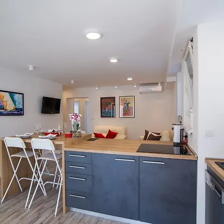 Lili Flora Апартаменти *